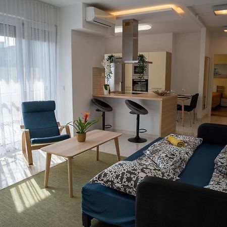 Sunshine Apartman With Free Parking Дьор Екстериор снимка