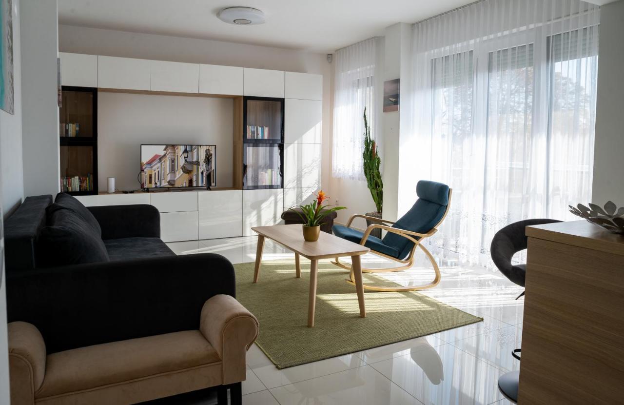 Sunshine Apartman With Free Parking Дьор Екстериор снимка