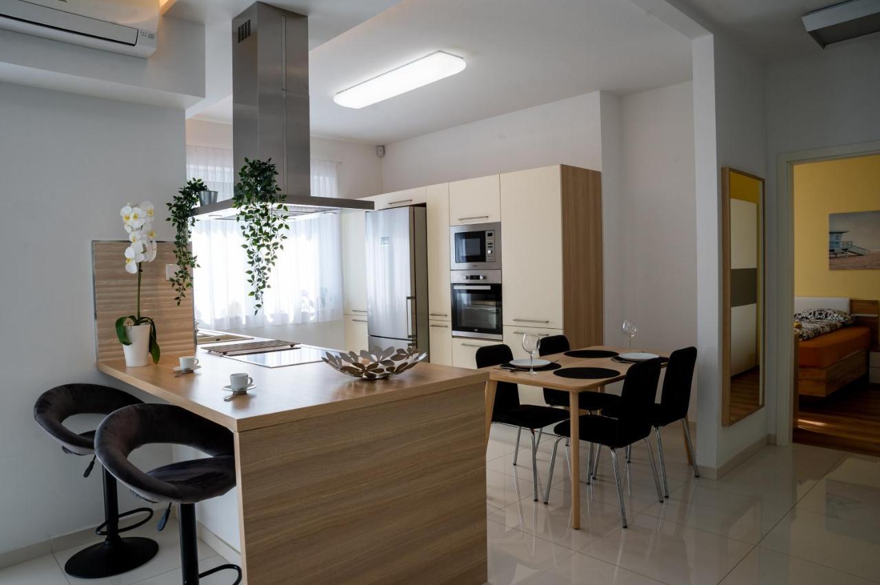 Sunshine Apartman With Free Parking Дьор Екстериор снимка