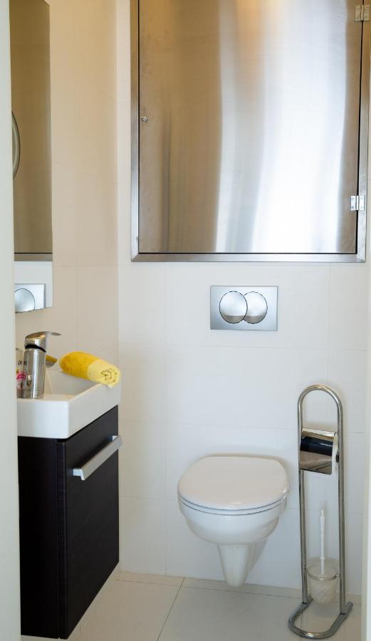 Sunshine Apartman With Free Parking Дьор Екстериор снимка