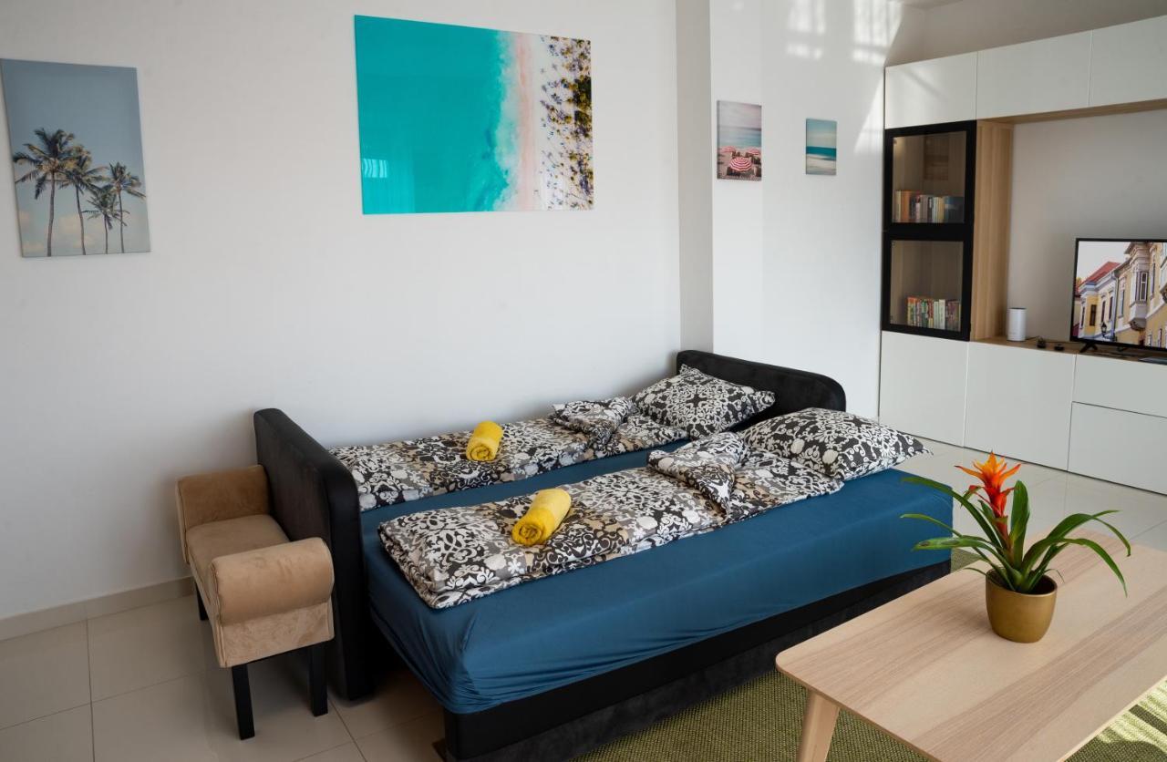 Sunshine Apartman With Free Parking Дьор Екстериор снимка
