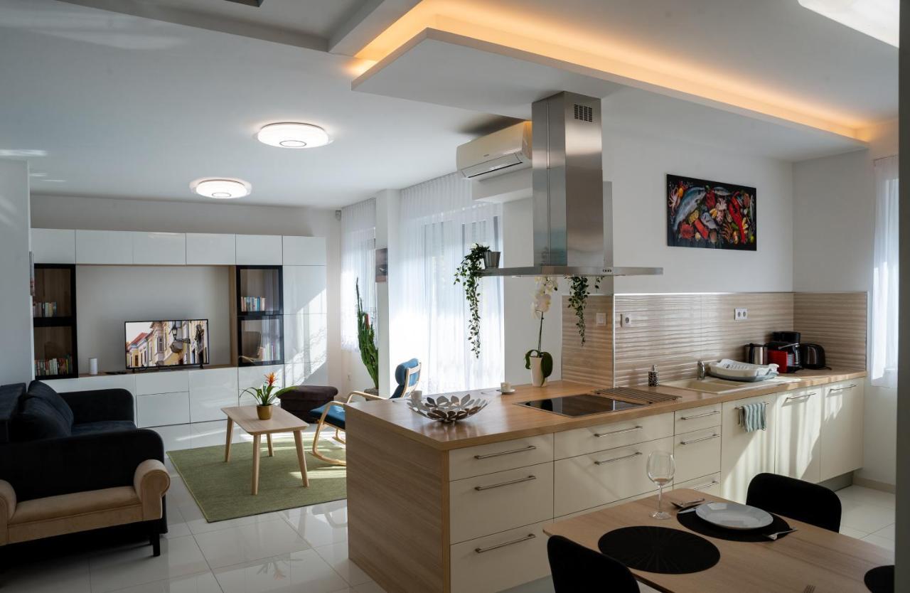Sunshine Apartman With Free Parking Дьор Екстериор снимка