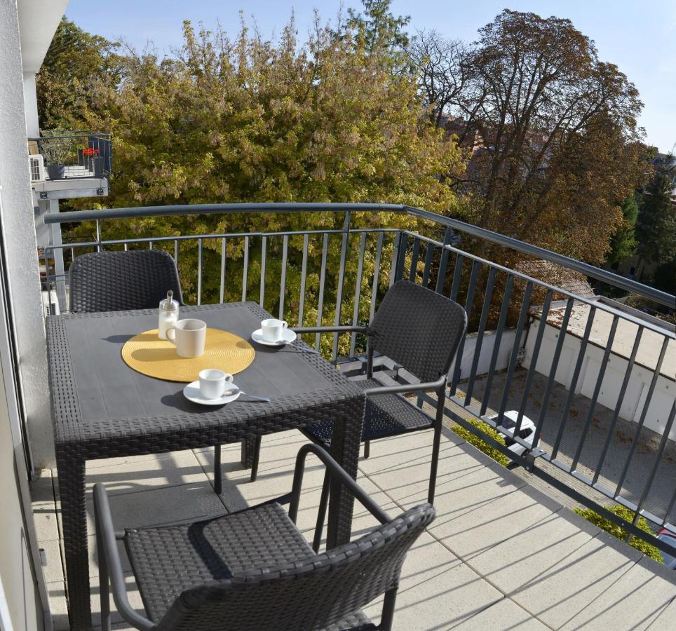 Sunshine Apartman With Free Parking Дьор Екстериор снимка